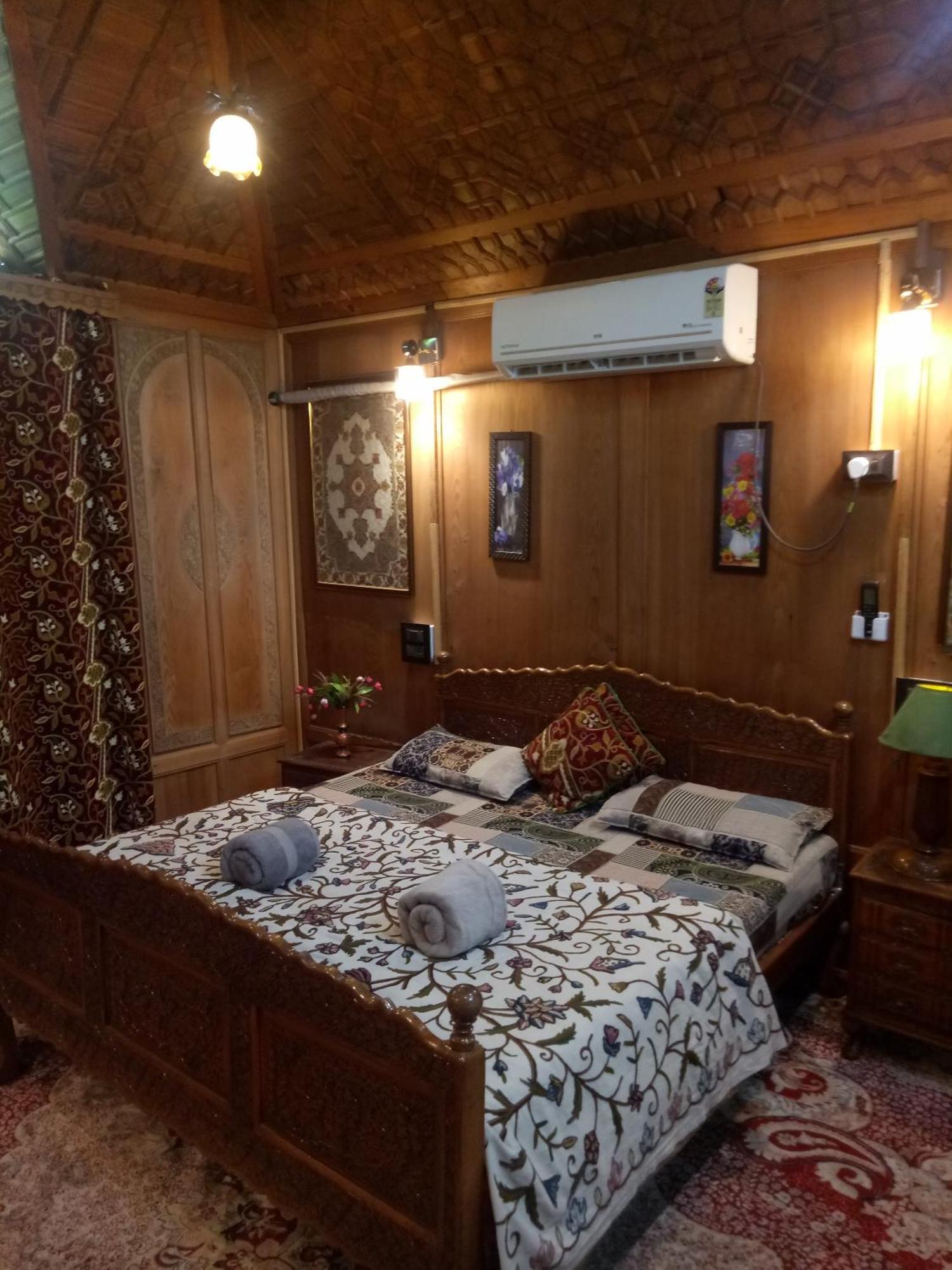 Srīnagar House Boat New Manora B&B 외부 사진