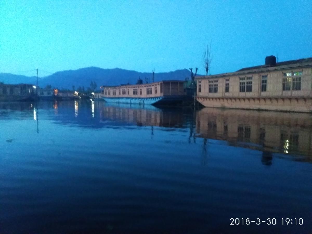 Srīnagar House Boat New Manora B&B 외부 사진